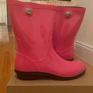 Stylish,Chic & Pink SIENNA BOOT with high gloss finish is a must have